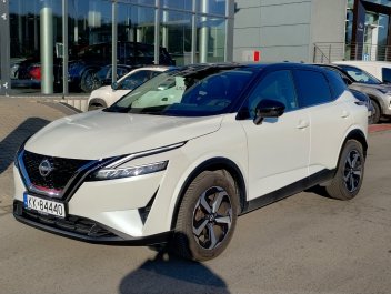 Nissan Qashqai N-Connecta +pakiet zimowy+ pakiet technologiczny + opony zimowe   2023R.<br /><small>(Samochód używany)</small>