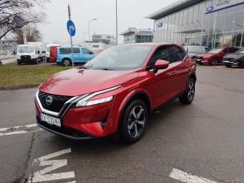 Nissan Qashqai N-CONNECTA + pakiet technologiczny + pakiet zimowy + opony zimowe   R.<br /><small>(Samochód używany)</small>